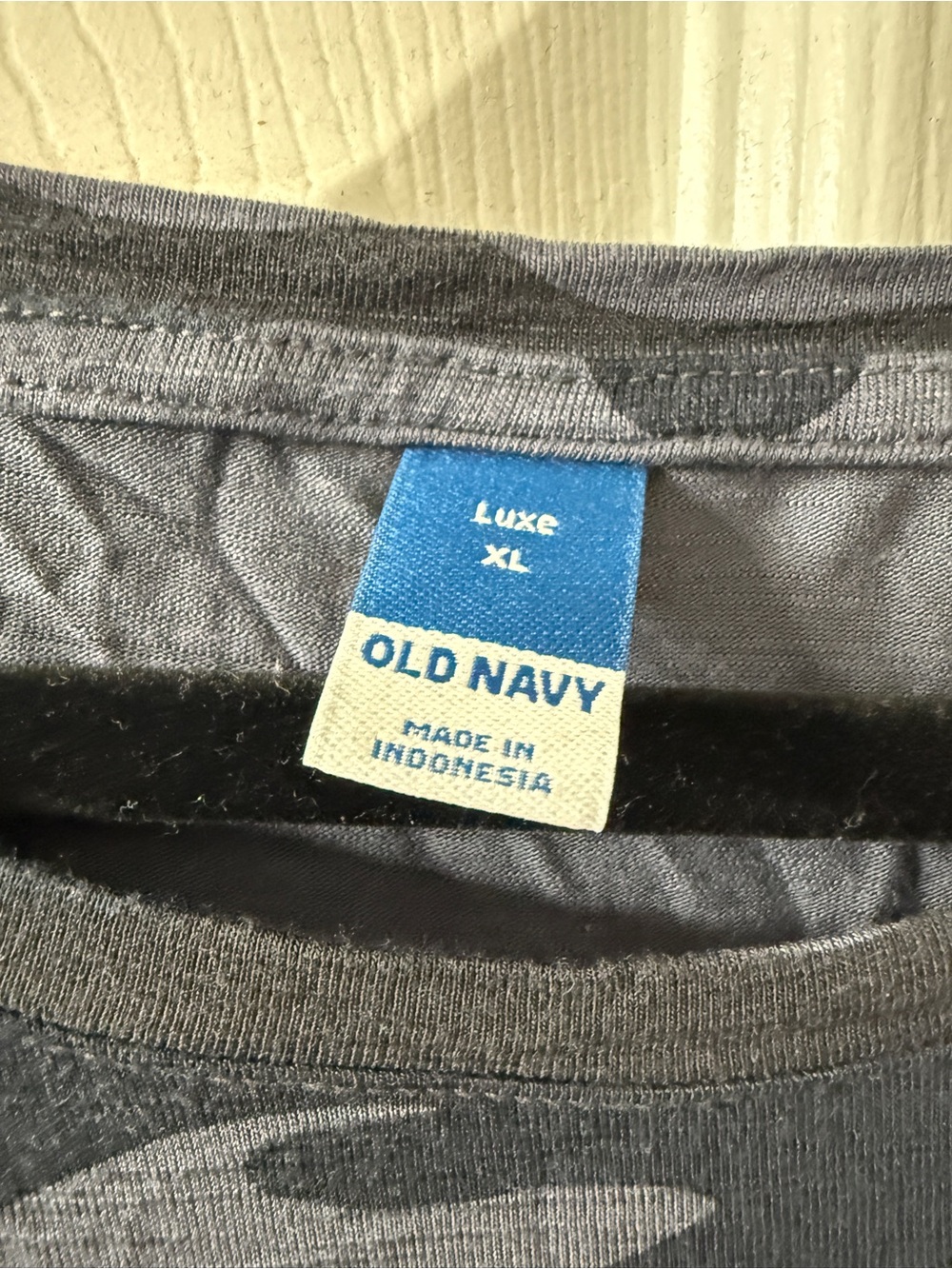 Old Navy Women's Black & Gray Camo Short-Sleeve Tee - Picture 2 of 2
